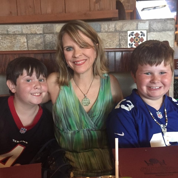 Meet your Posher, Leslie - Picture 1 of 1